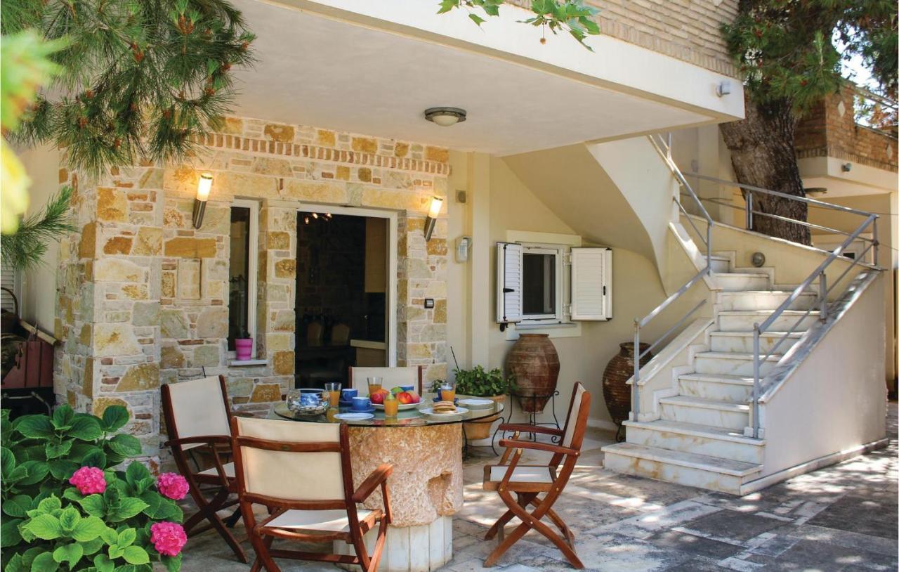 Amazing Home In Artemida With Kitchen Bagian luar foto