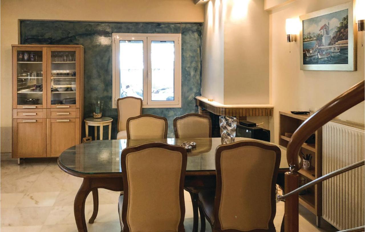 Amazing Home In Artemida With Kitchen Bagian luar foto