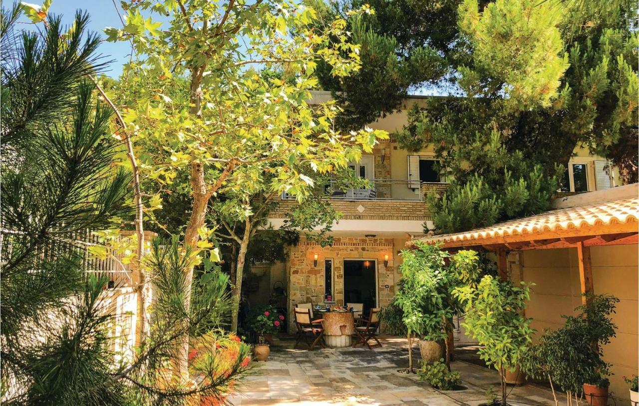 Amazing Home In Artemida With Kitchen Bagian luar foto